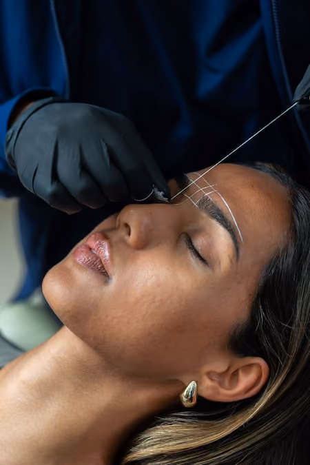 Brows threading session at Brau