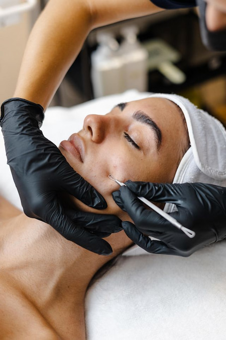 Dermaplaning and manual extractions facial