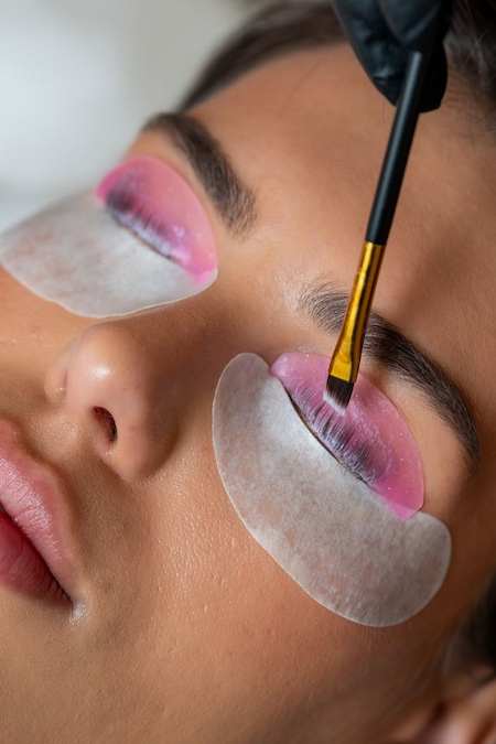 Lash lifting solution applied during a lash lift session