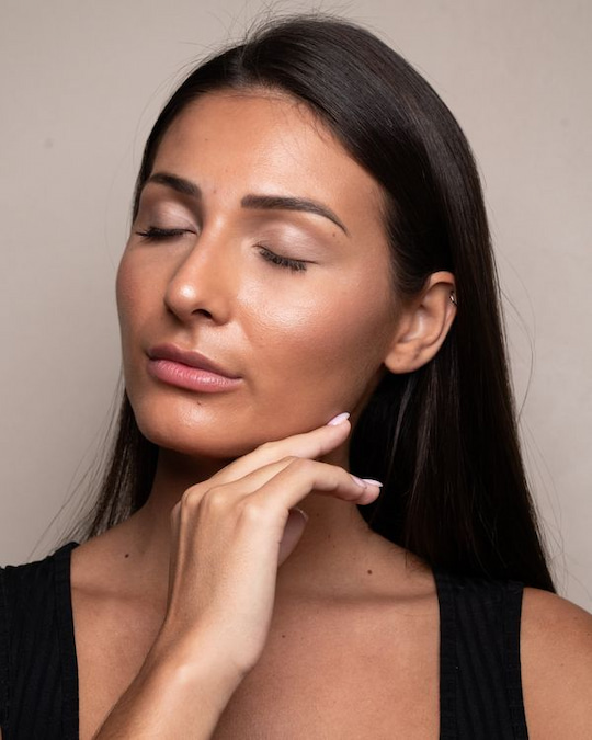 Lash extensions consultation at Brau studio