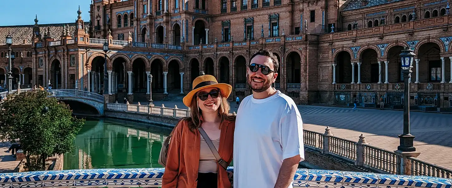 Hi, we're Ola & Riza! A Polish-Turkish couple.