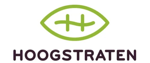 Logo met een groen oogvormig symbool met twee horizontale en één verticale lijn erin boven het woord Hoogstraten.