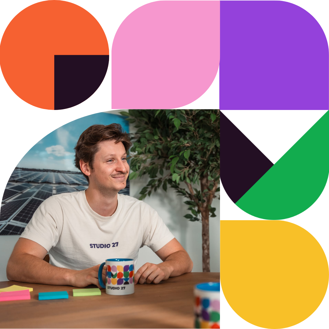 Webdesigner in meeting met de klant