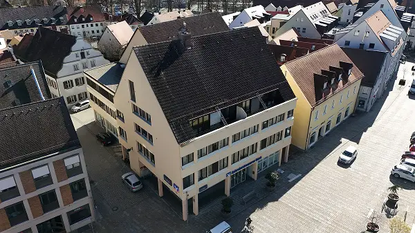 Bankfiliale nach der Hochwasserschadensanierung aus der Vogelperspektive