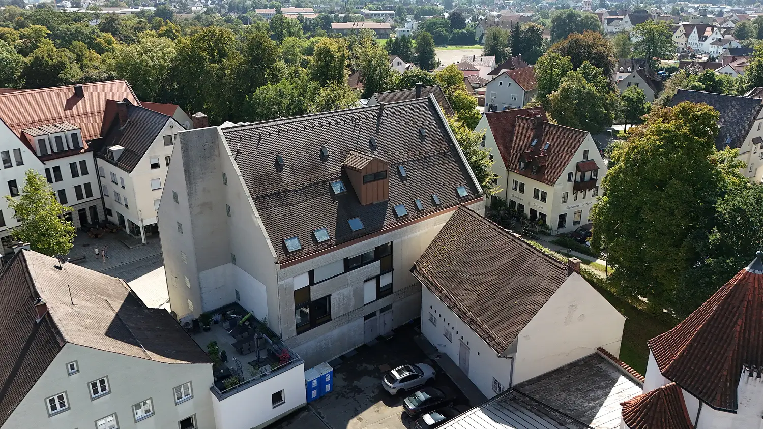 Geschäftshaus nach der Hochwasserschadensanierung aus rückwärtiger Perspektive