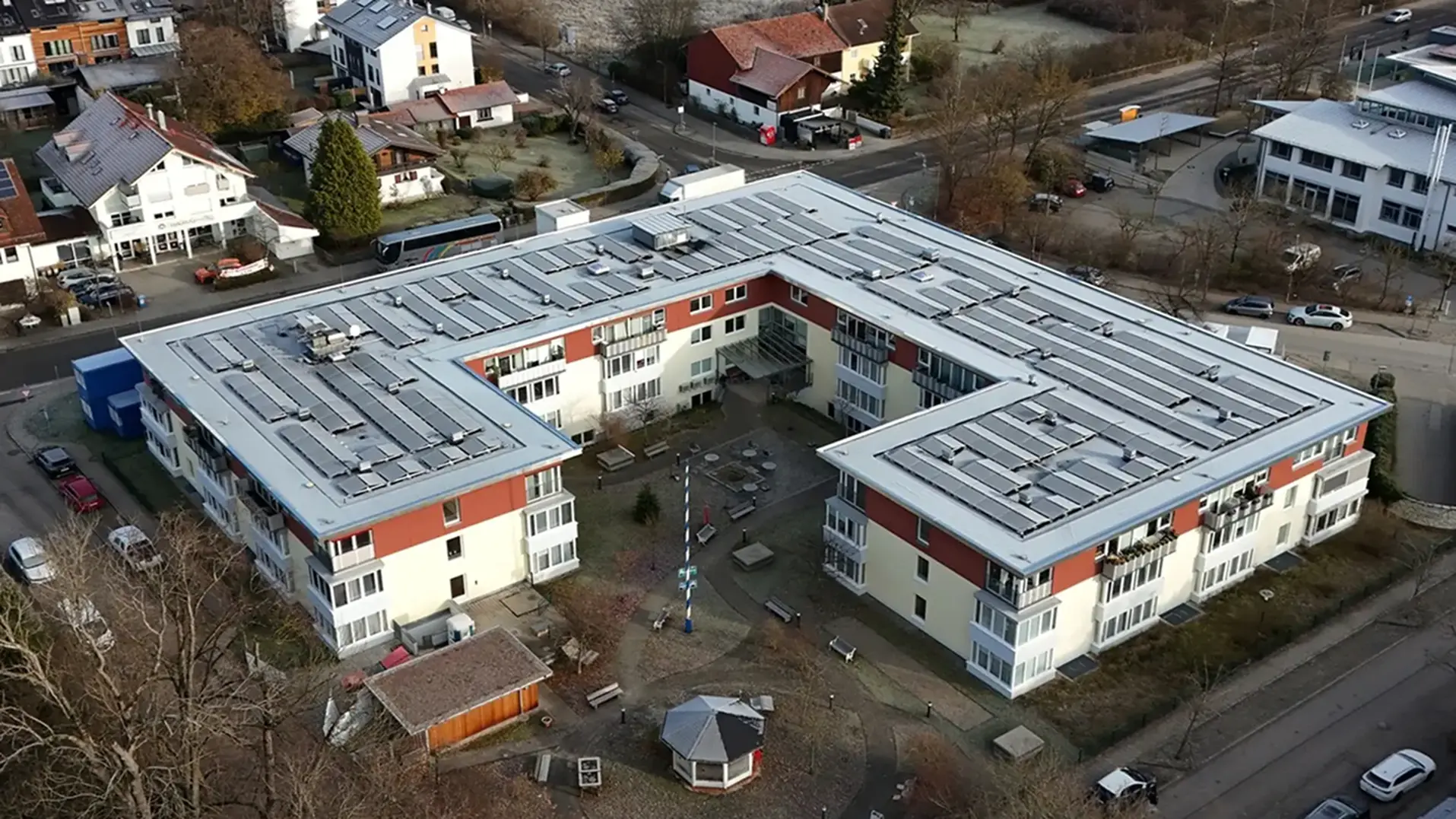 Seniorenzentrum nach der Starkregen- und Hagelschadensanierung aus der Vogelperspektive