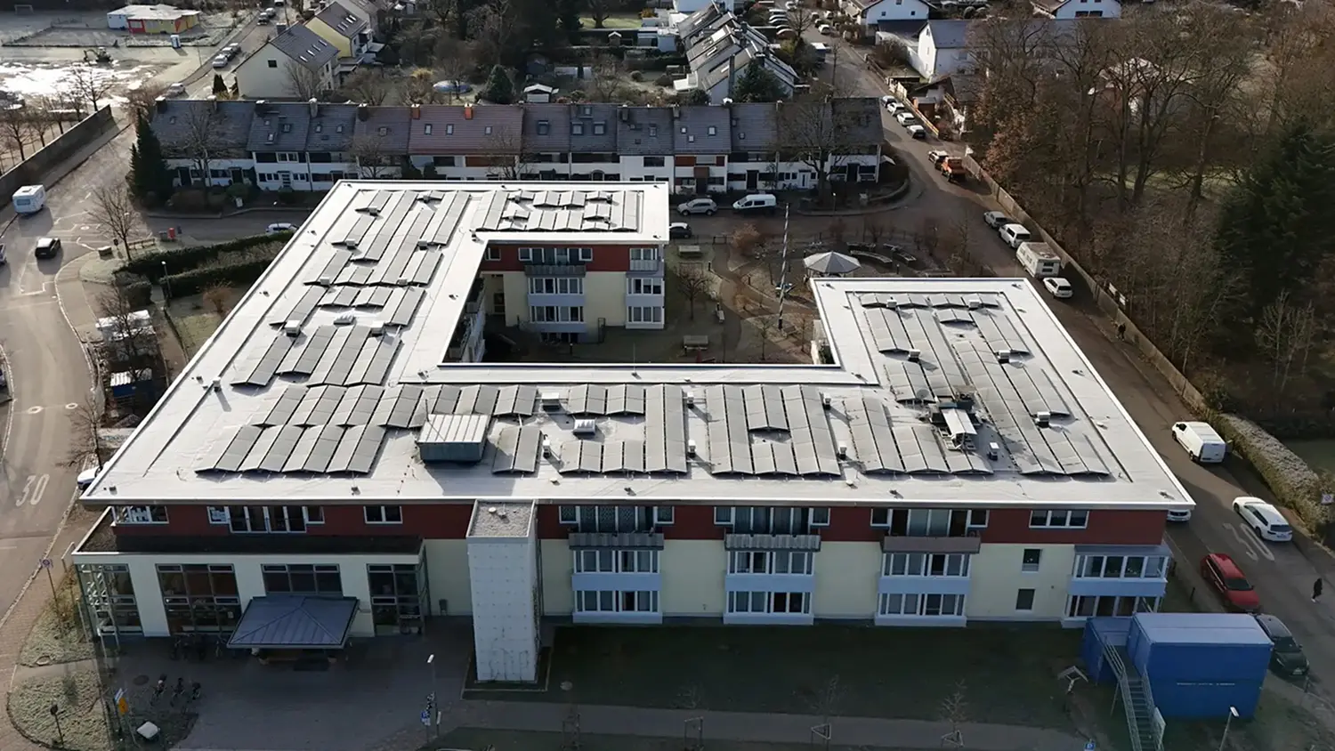 Luftaufnahme des Seniorenzentrums nach Abschluss der Sanierungsarbeiten