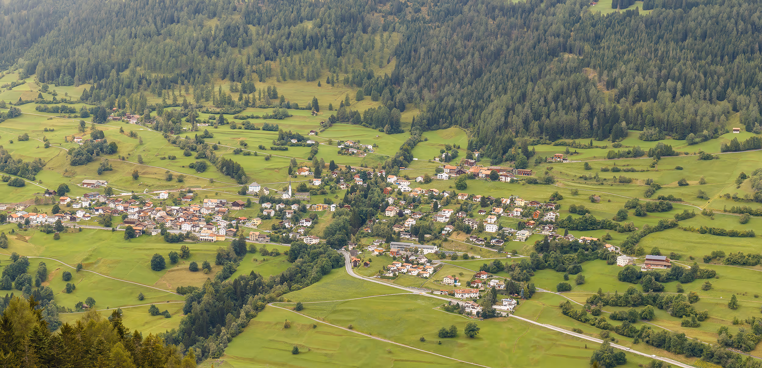 Luftaufnahme Malix (Copyrights by Agnes Monkelbaan - Own work, CC BY-SA 4.0, https://commons.wikimedia.org/w/index.php?curid=65115782)