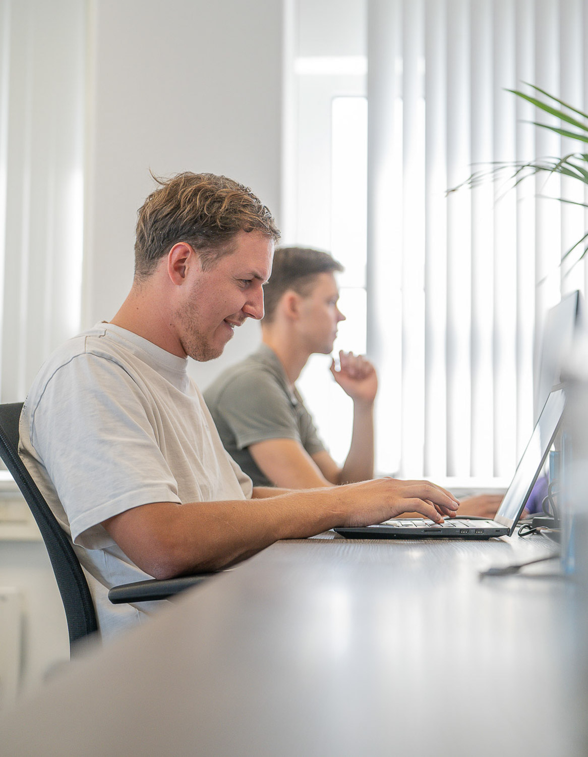 Ethische hackers van PuraSec aan het werk op kantoor.