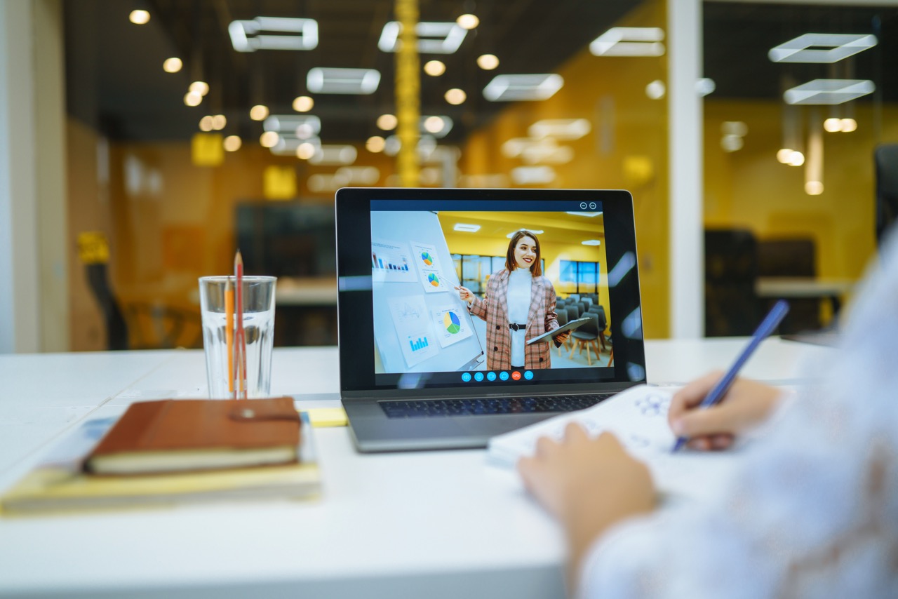 Logo TGL Vision — Réalisateur Vidéaste Freelance Corporate Paris