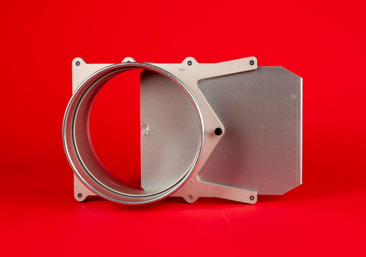 White line drawing of a manual blast gate