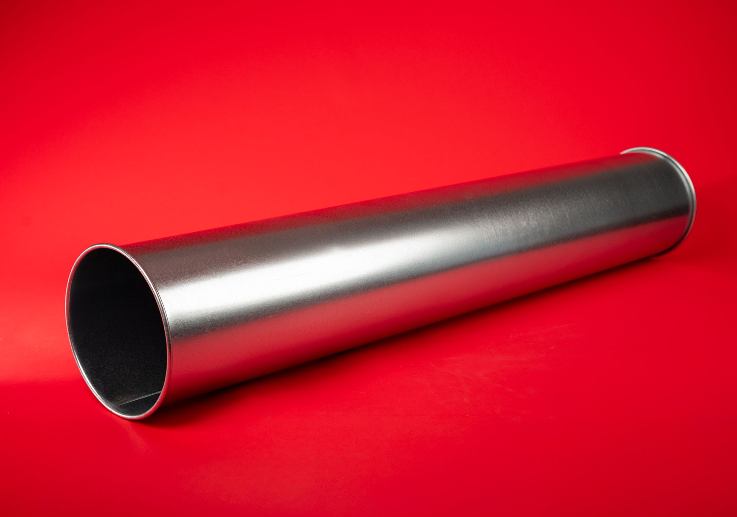 White line drawing of flanged duct