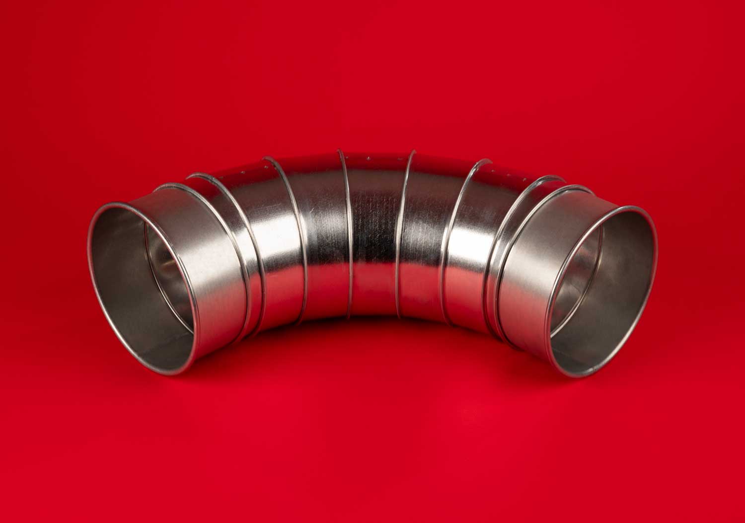 White line drawing of a elbow ducting