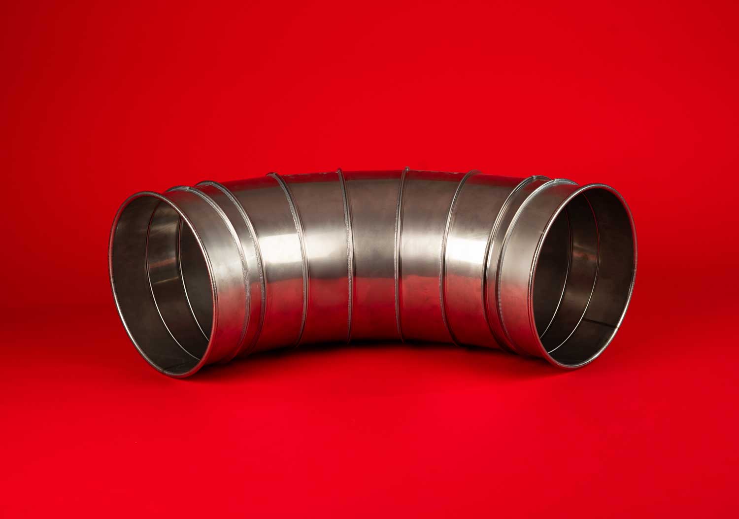 White line drawing of a long radius elbow ducting