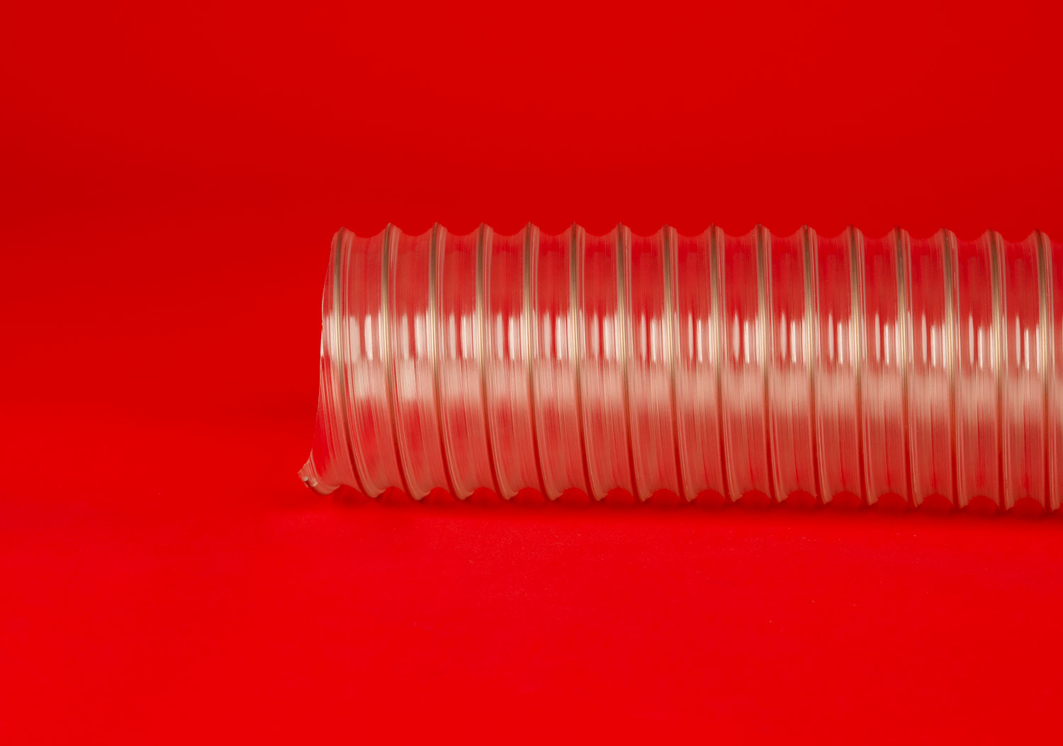 White line drawing of a flexible rubber hose