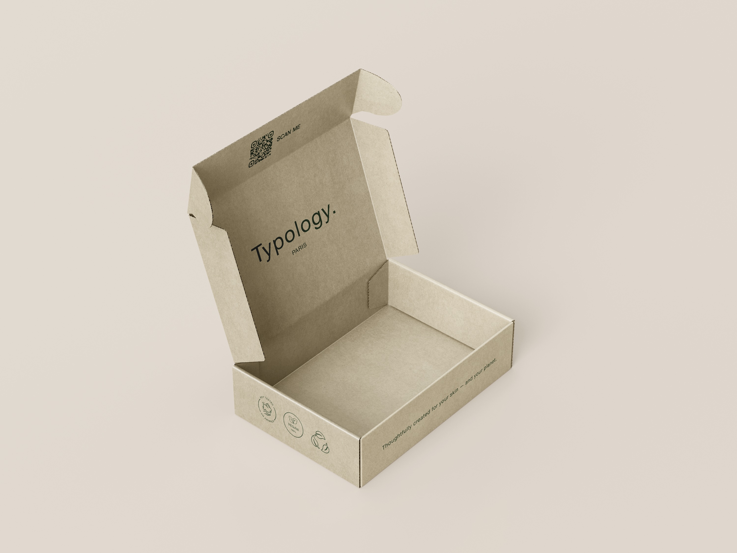 Packaging sostenibile in cartone kraft per il progetto “Typology”, mockup in prospettiva con focus sul design minimalista.