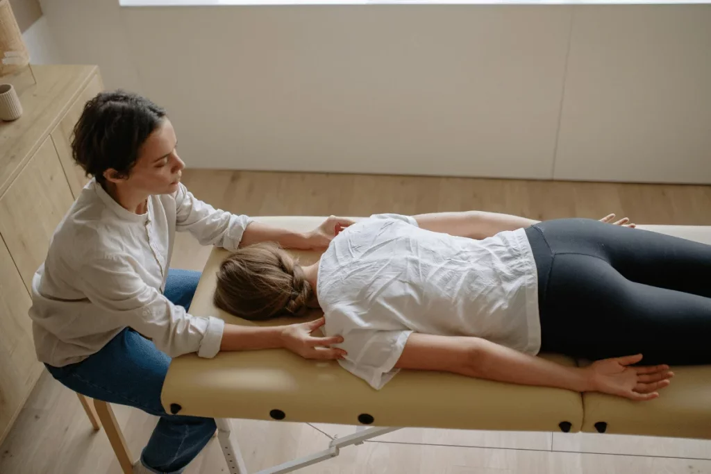 Female therapist giving a back and shoulder massage in a wellness clinic.