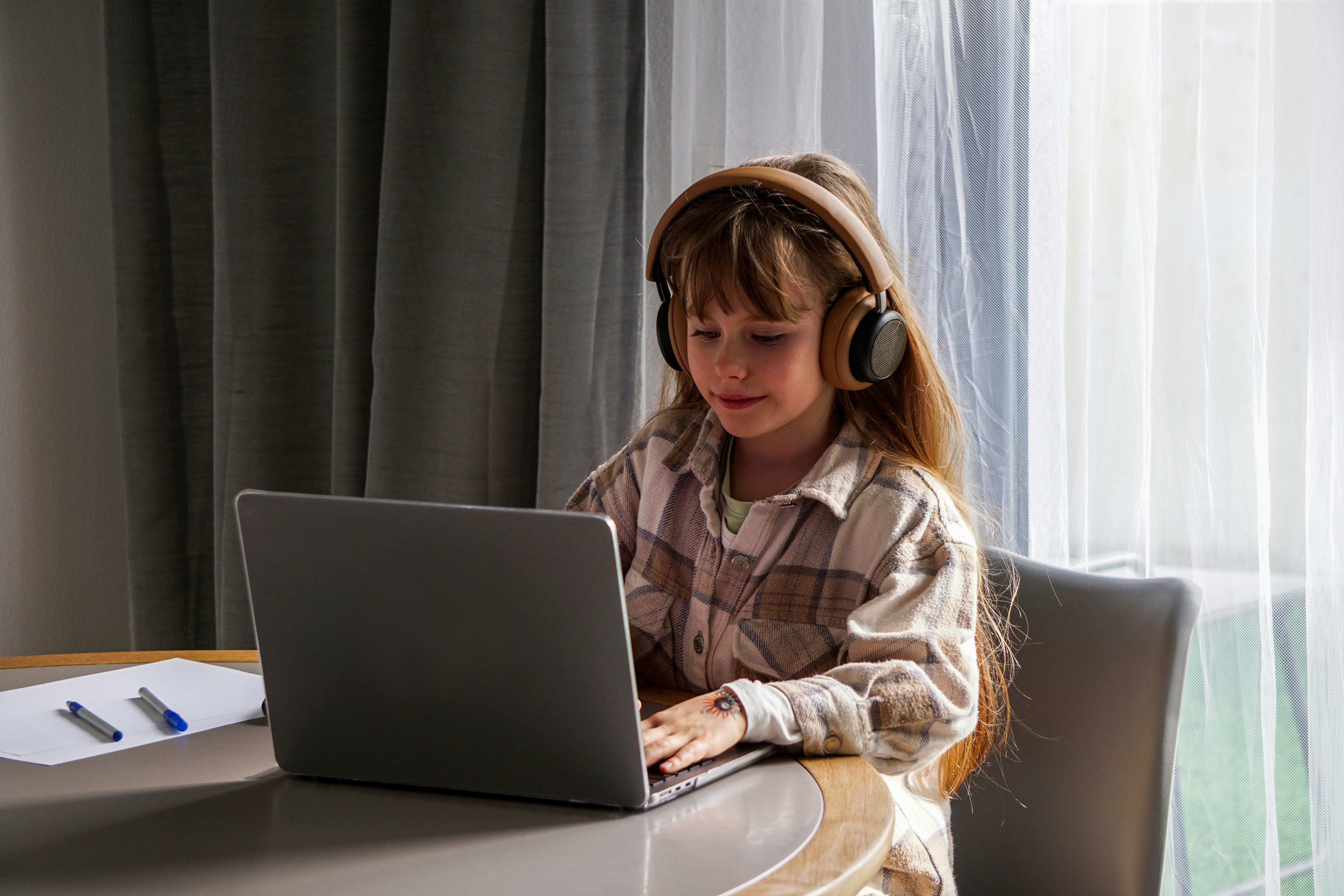 What is online tutoring?