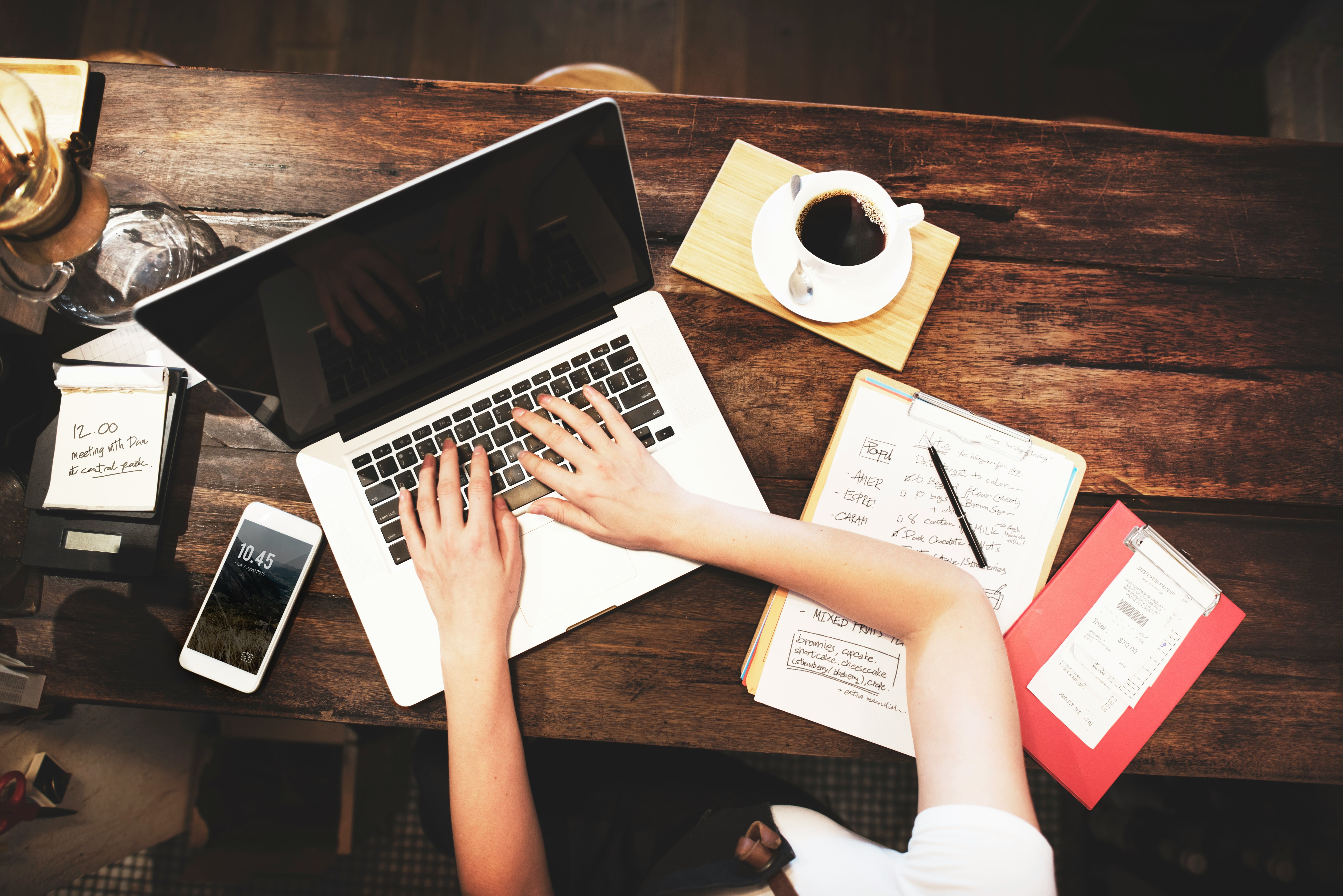 Online tutor following a structured lesson plan while teaching a student in a virtual tutoring session.