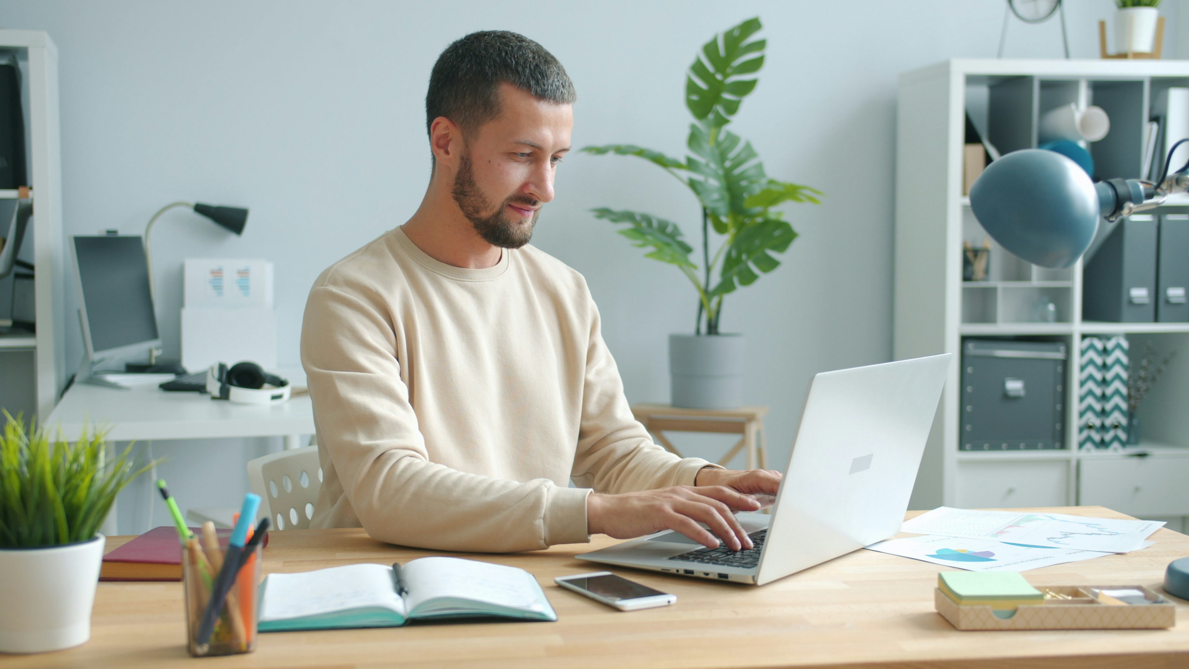 An online tutor using software integrations connected with the Pencil Spaces virtual classroom