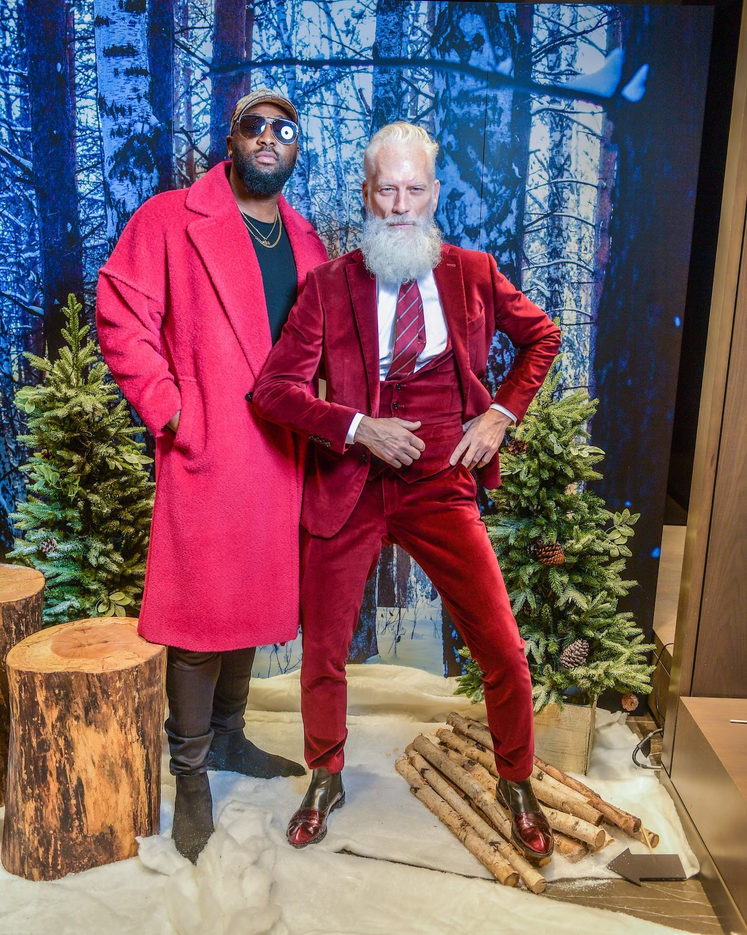 [digital project] image of website displayed on a transparent screen (for a consulting firm)