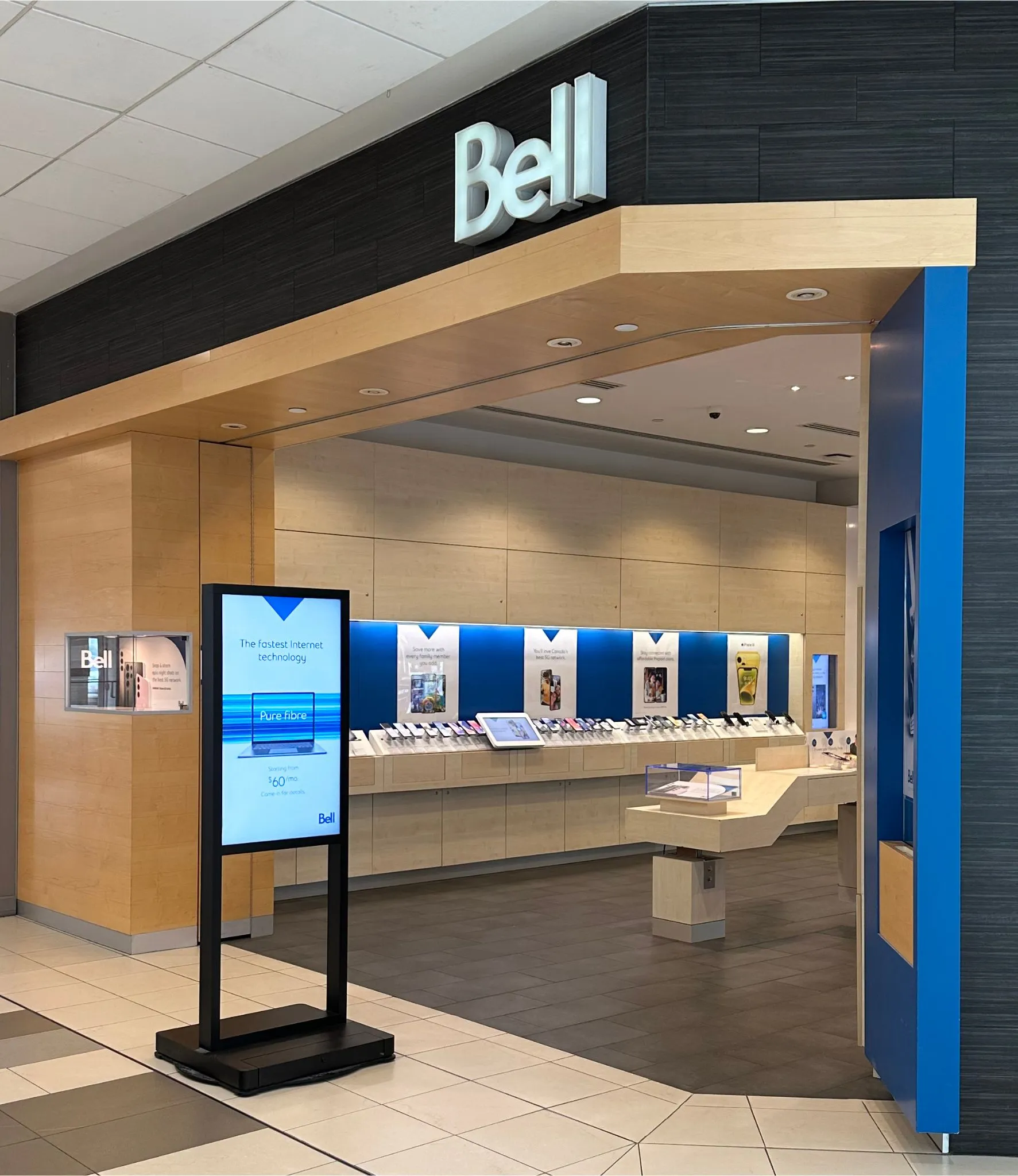 Bell DTS battery-powered LCD display with cordless digital signage solution 2023.