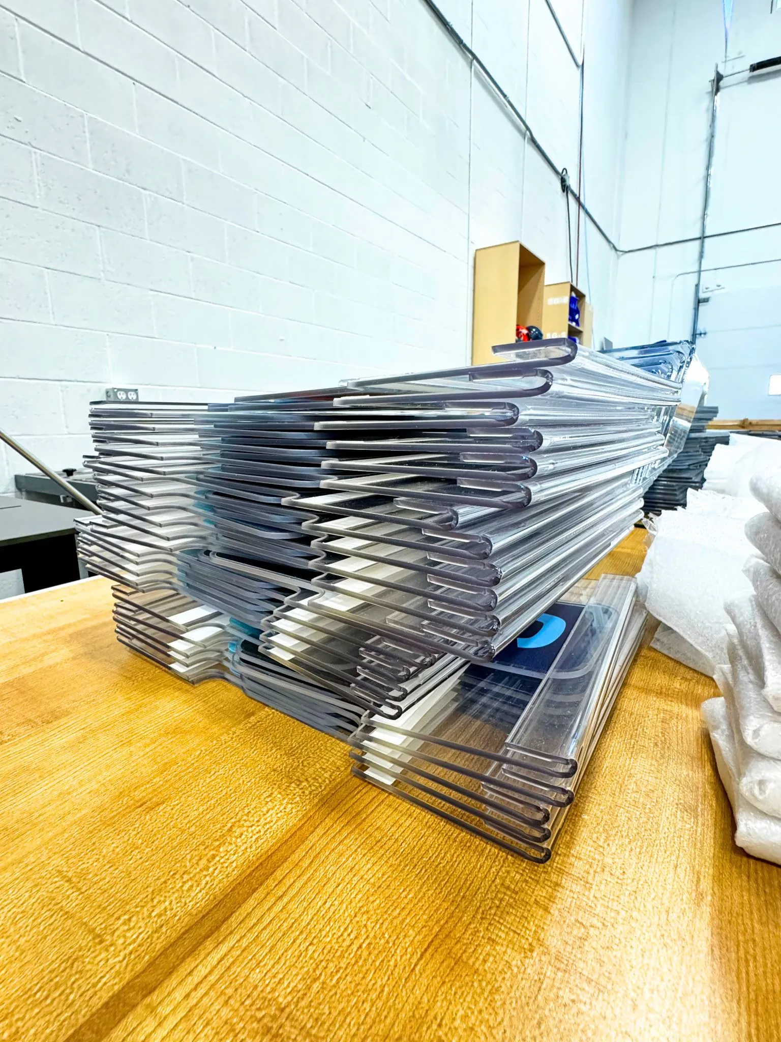 retail-acrylic-display-national-distribution