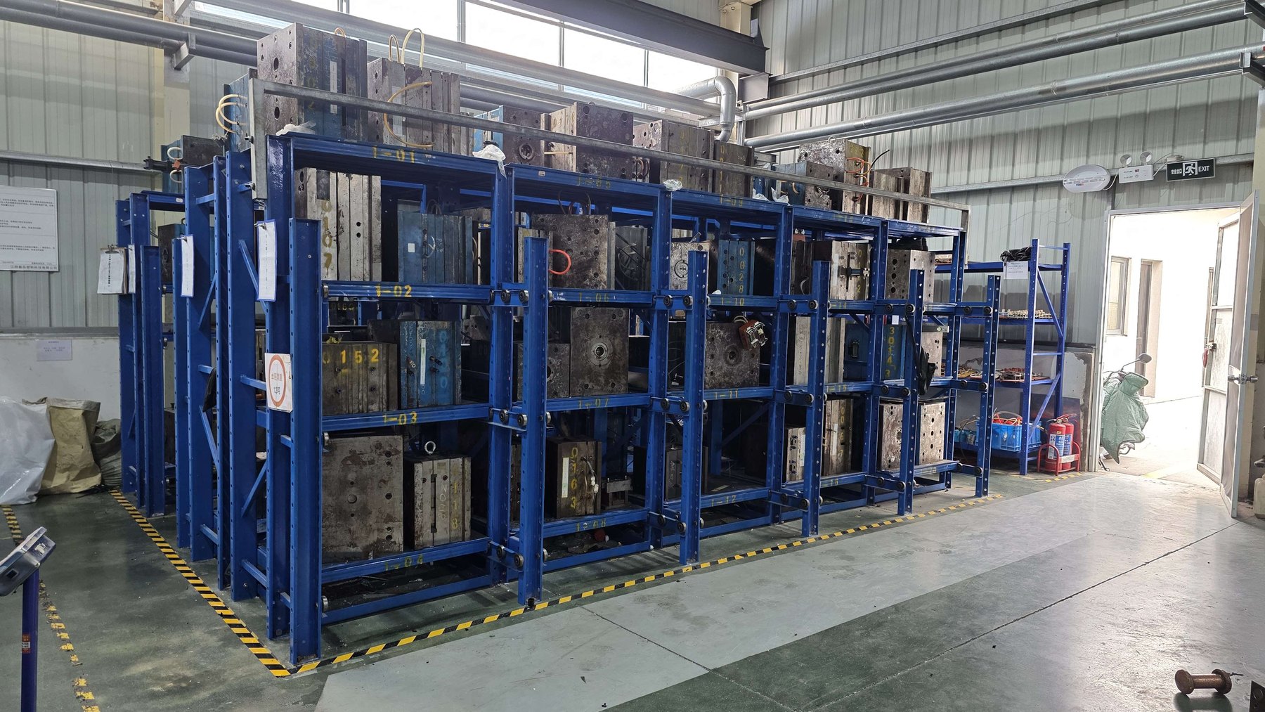 Customer tooling stored on racking in Jadewell's mold library