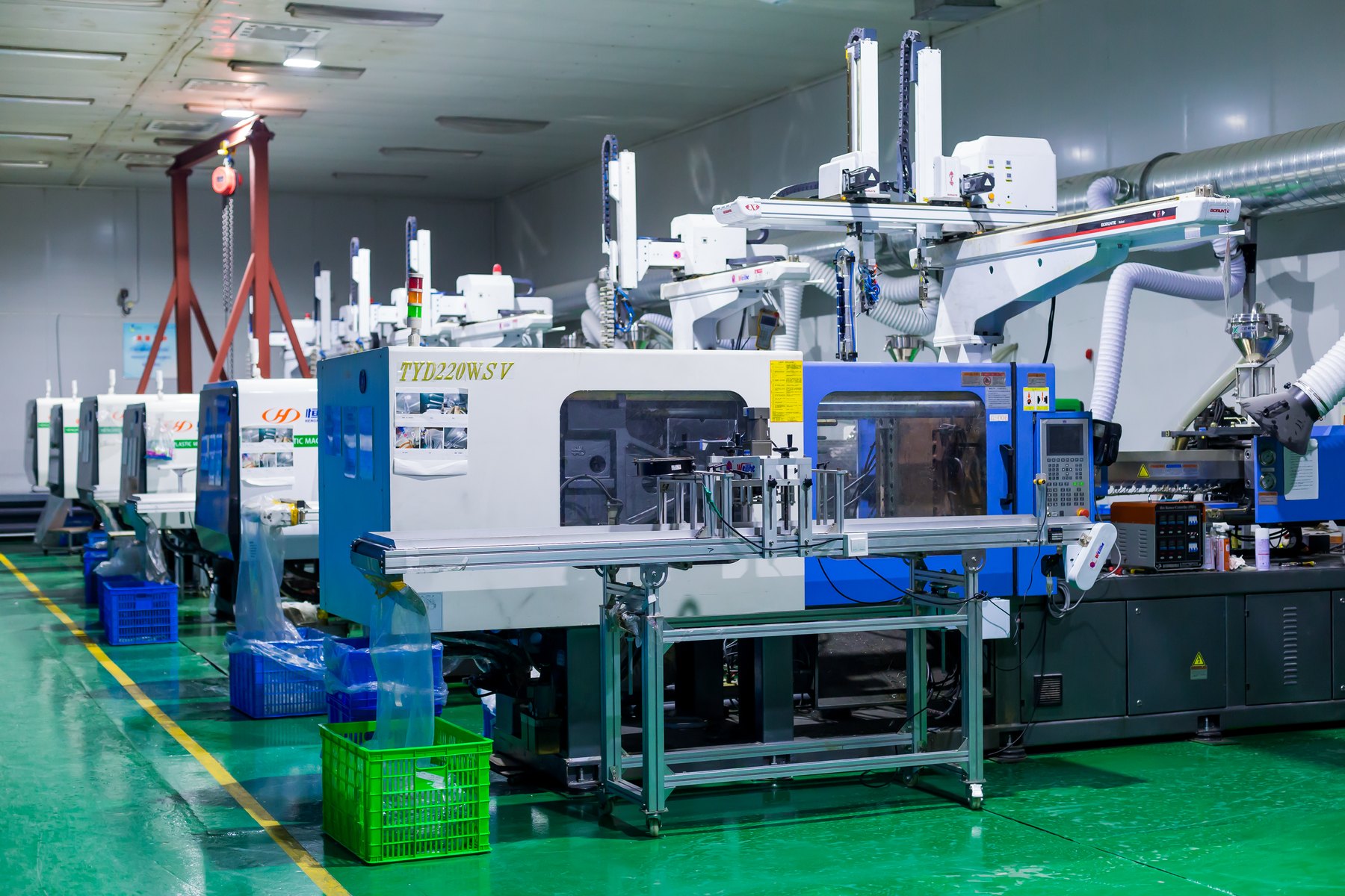 Injection molding production line at Jadewell's plastic packaging factory