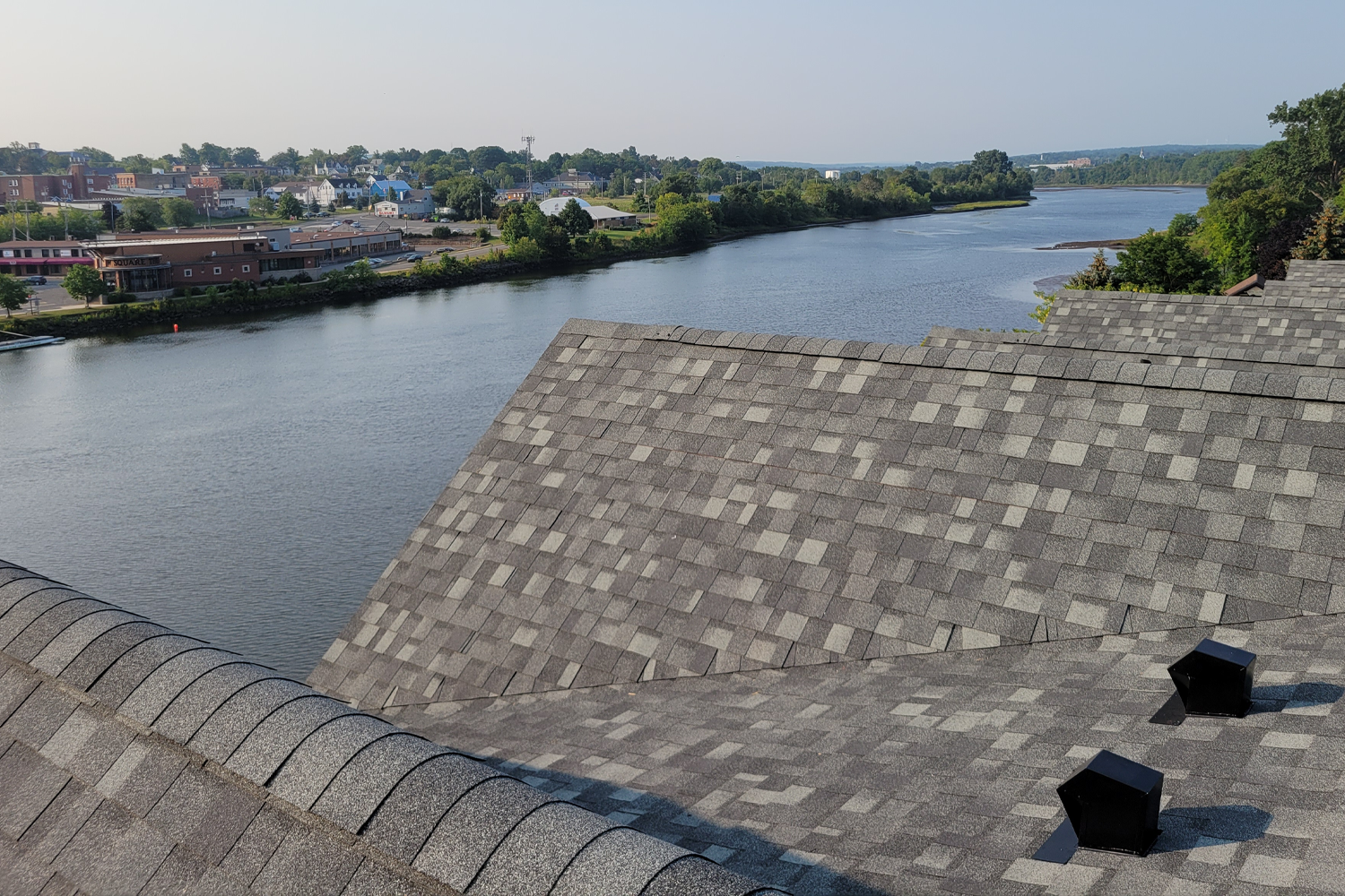 image of a sparkling bathroom for a cleaning service