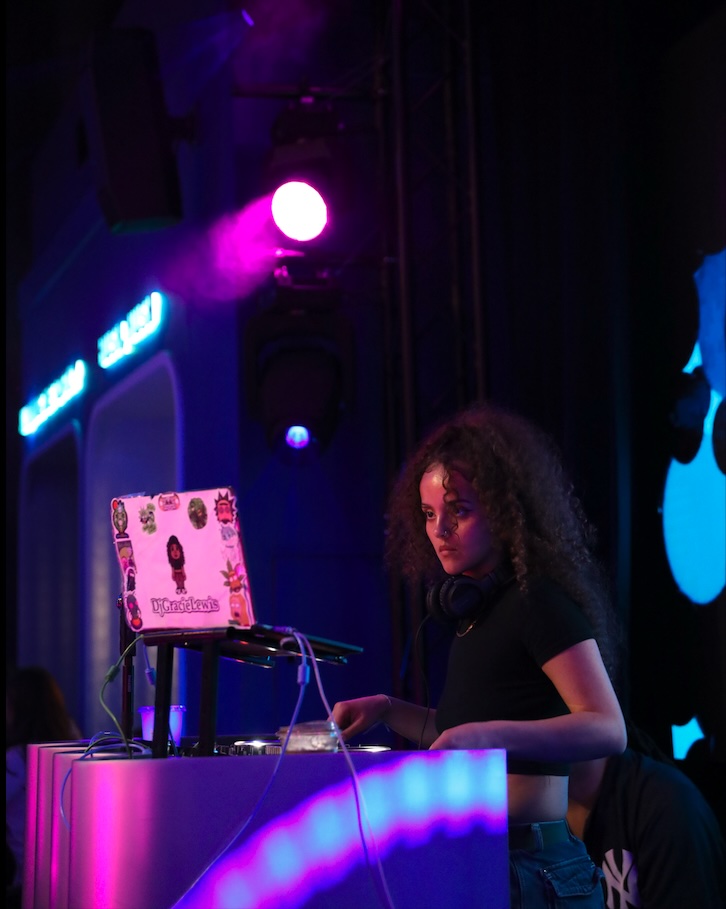 EVENT ENTERTAINMENT