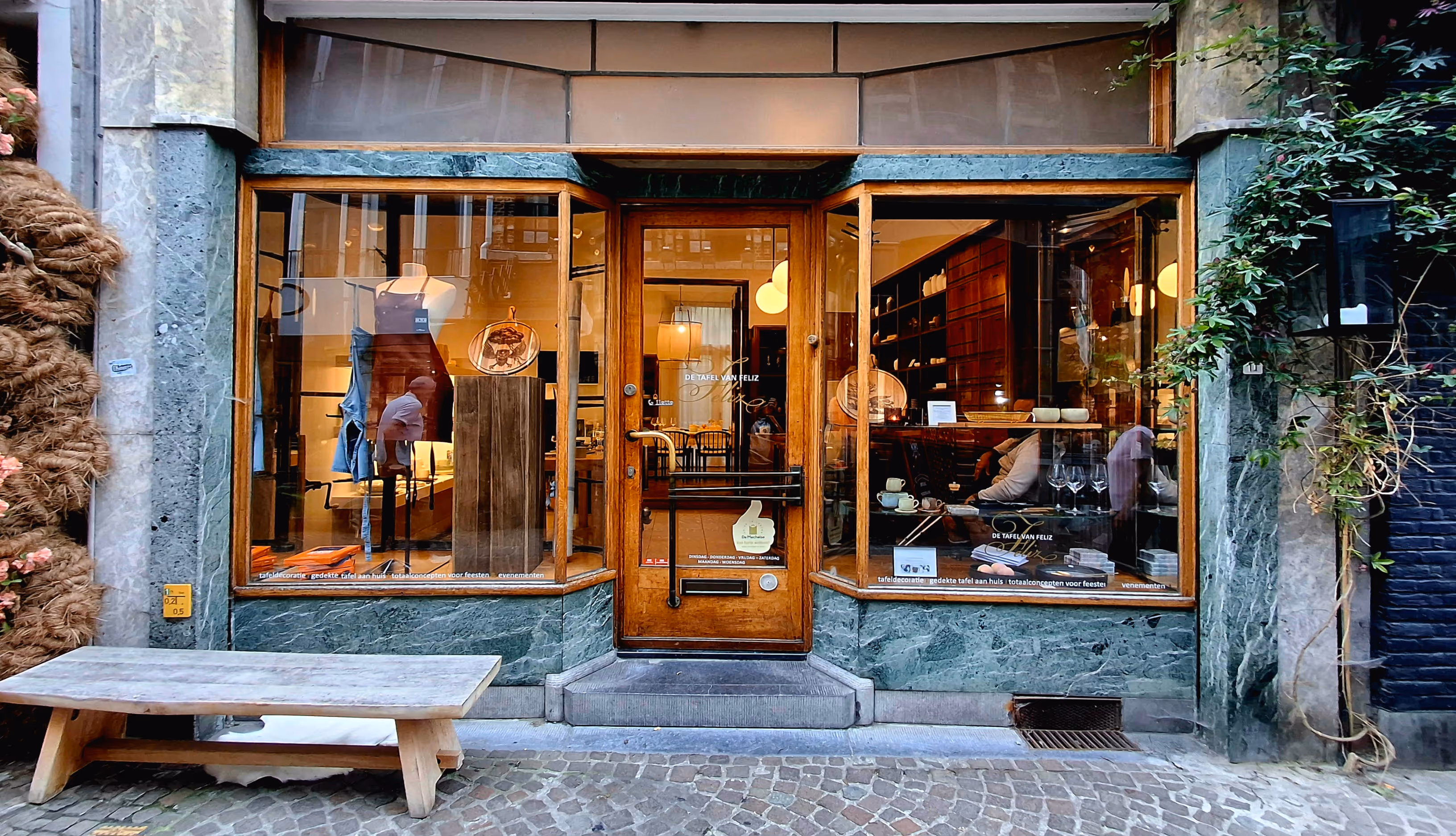 [team] image of store owner or staff