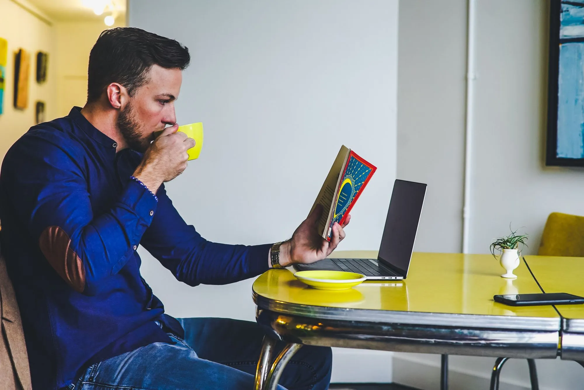 Frederick MD CPA providing one-on-one QuickBooks training session to small business owner