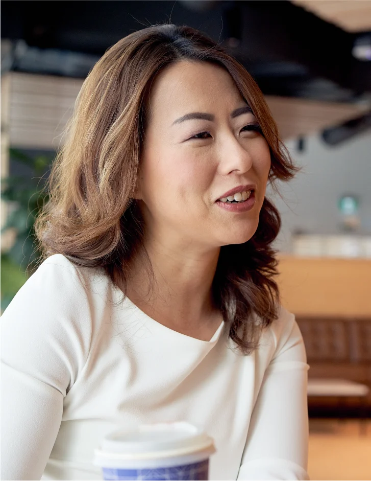 Candid portrait of an executive advisor in conversation at a coffee shop, creating a warm and approachable tone.