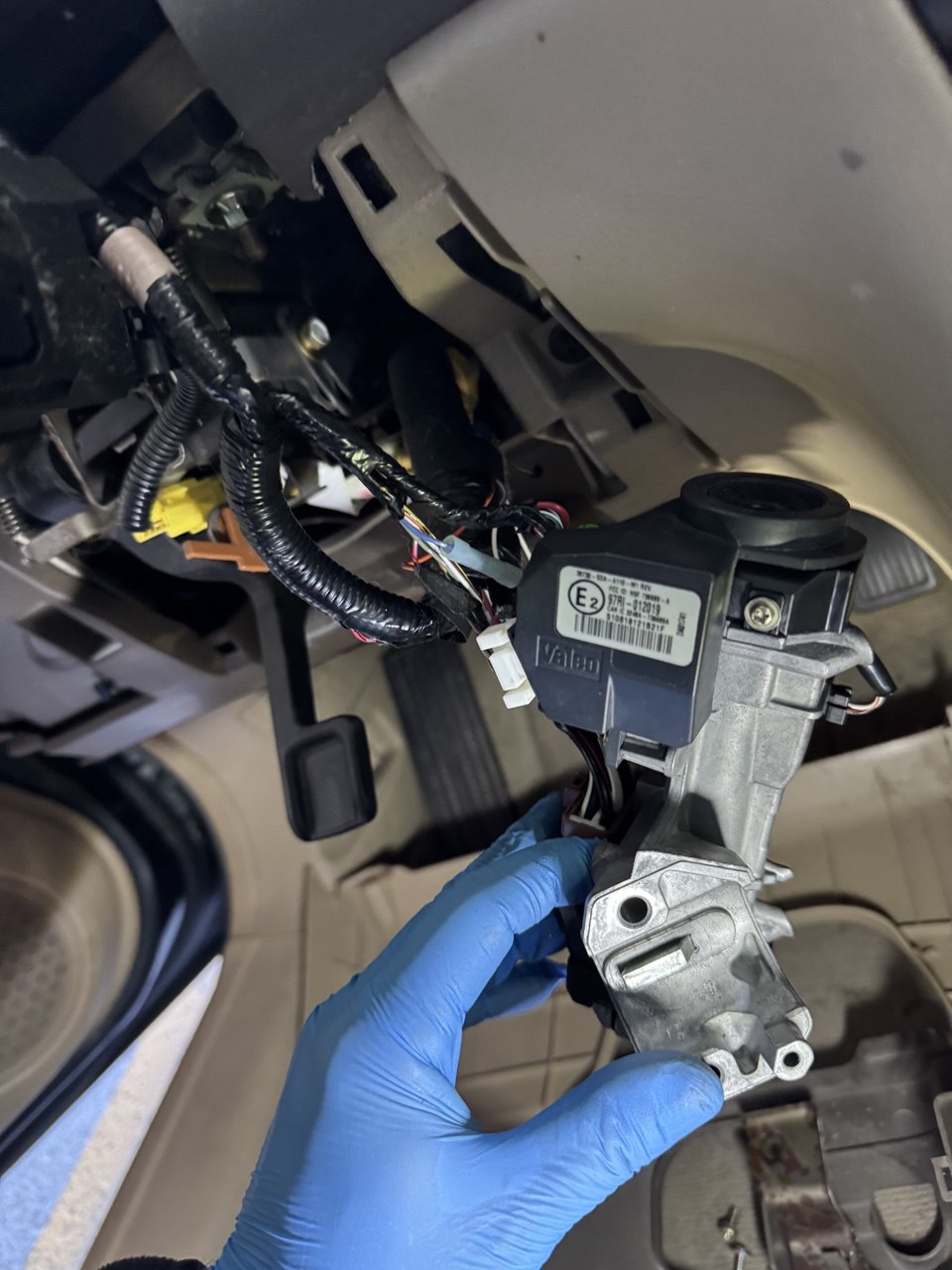 Ignition switch assembly disconnected under dashboard
