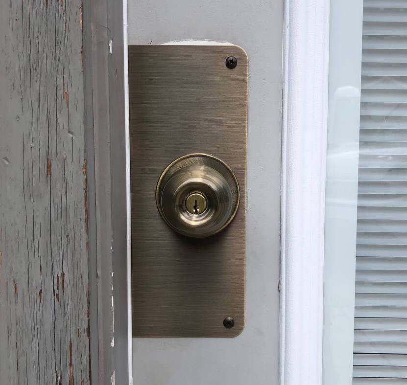 Exterior door lock replaced by professional locksmith