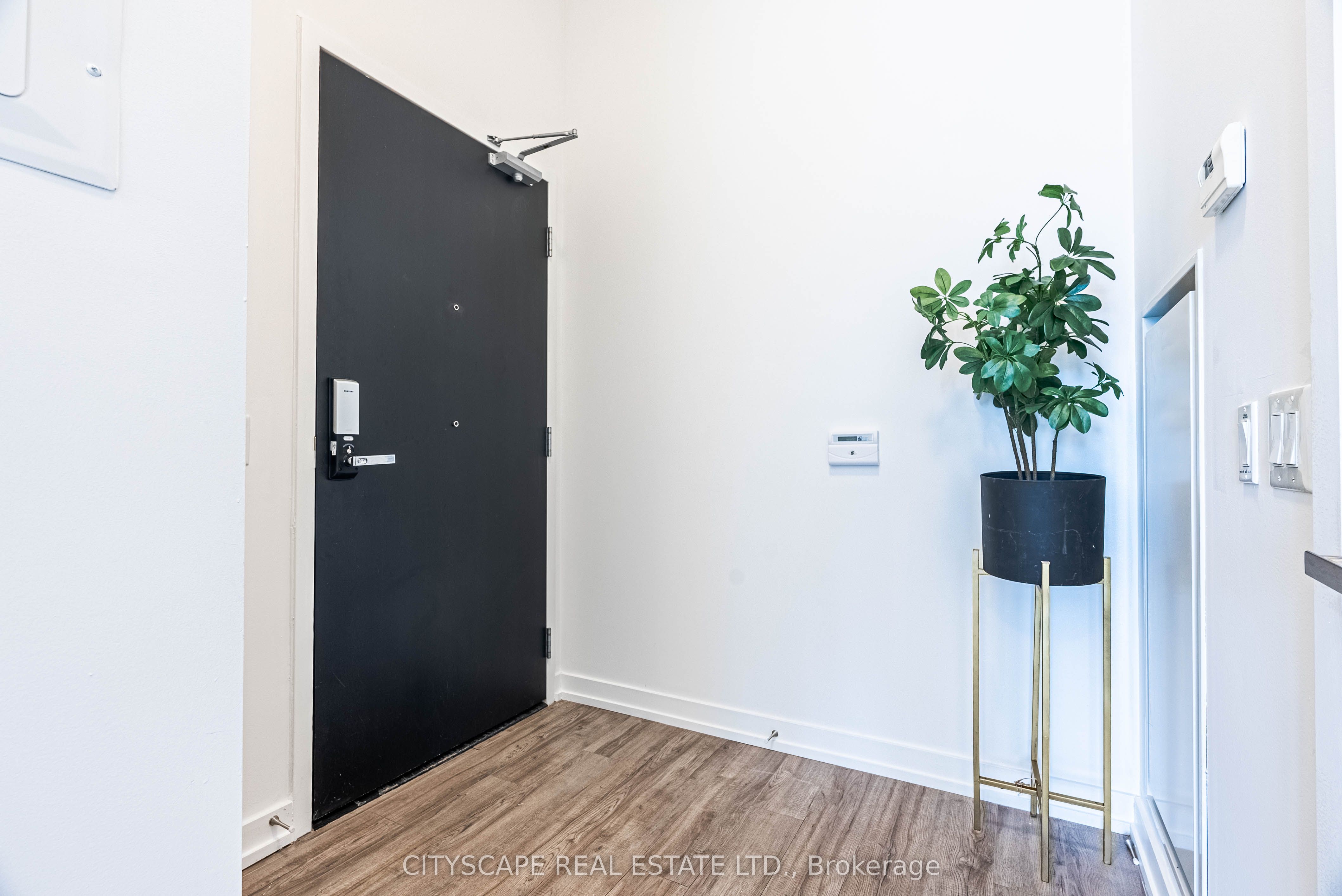 77 Shuter St #907_5