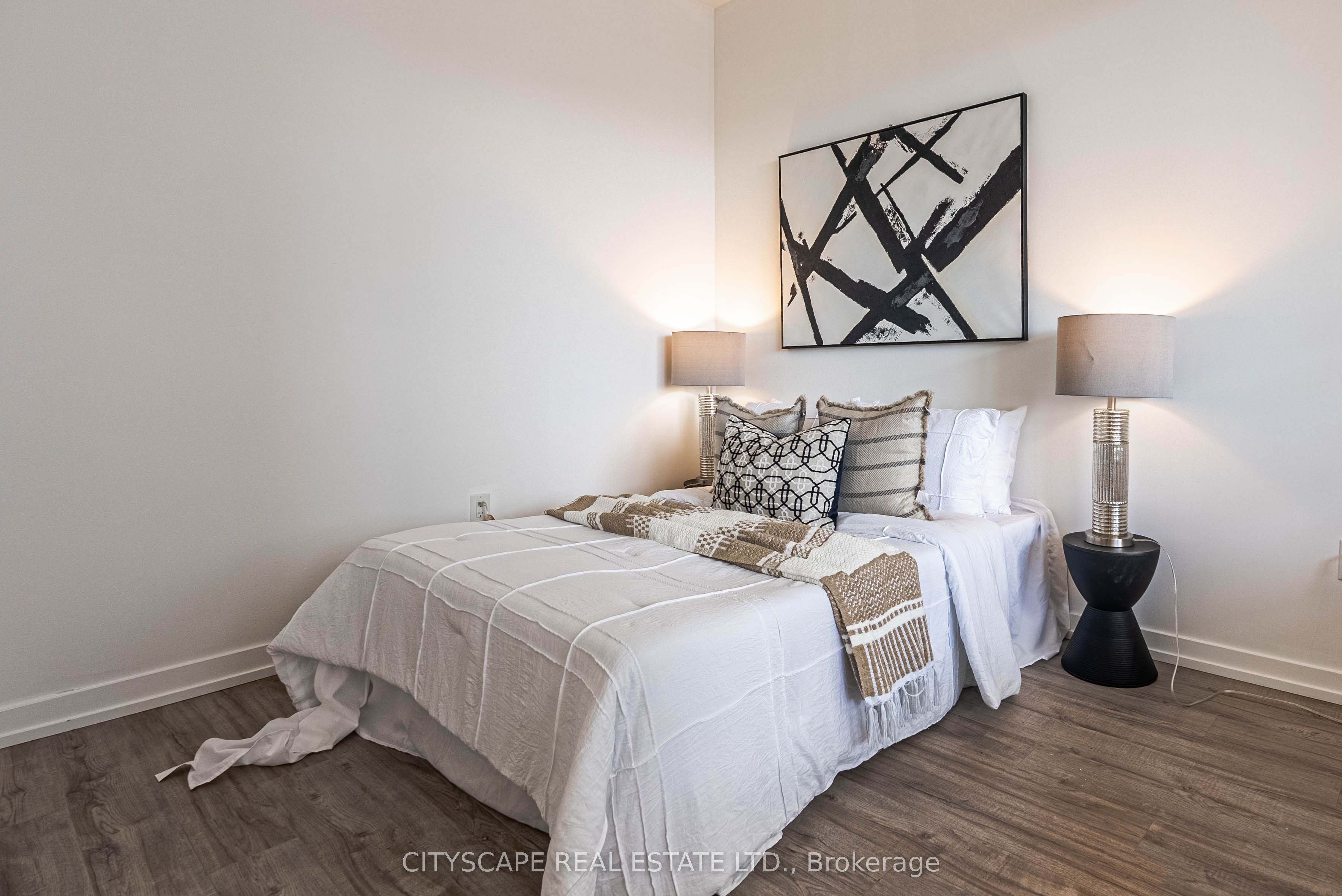 77 Shuter St #907_8