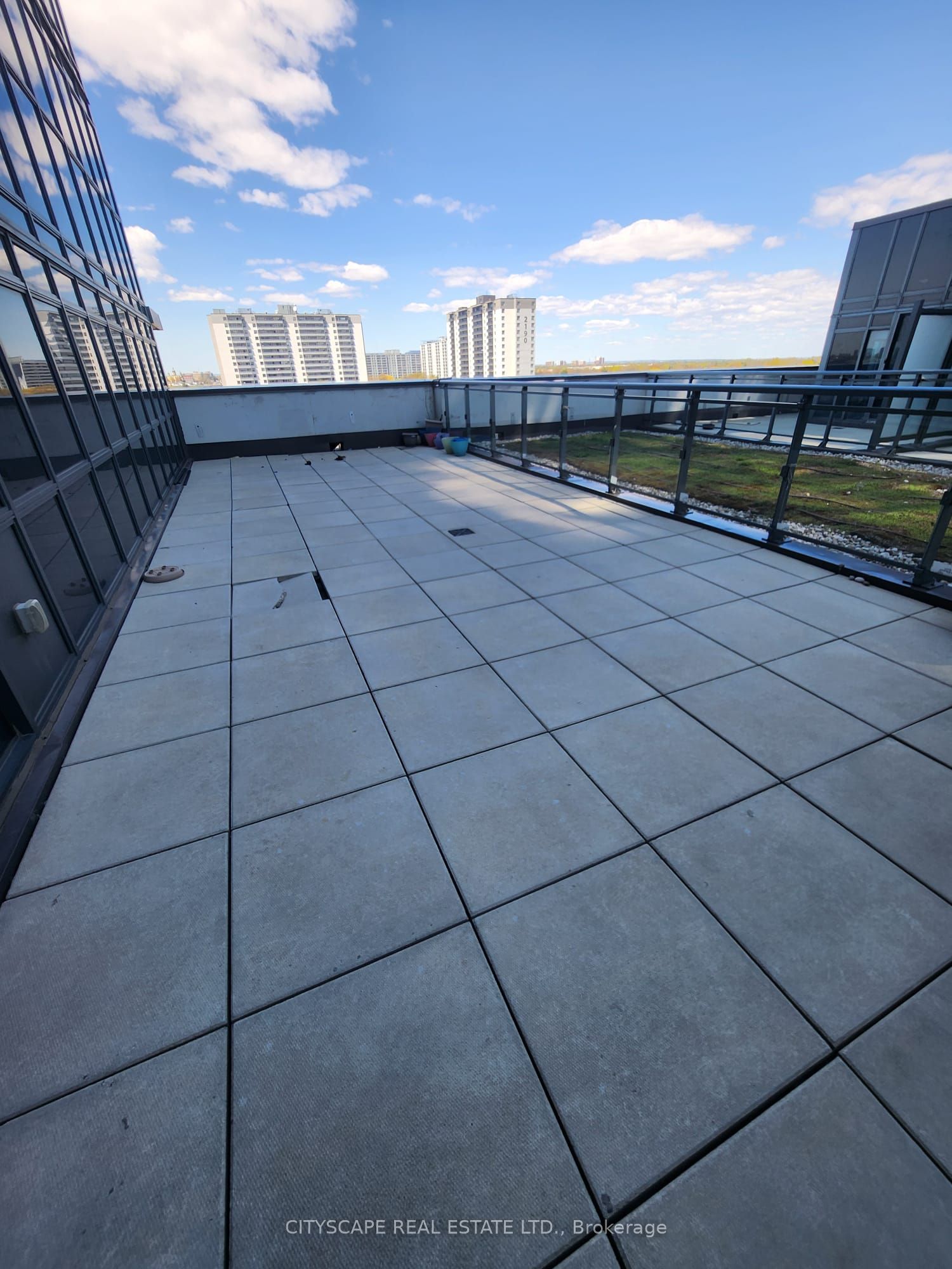 30 MEADOWGLEN Place #616_12