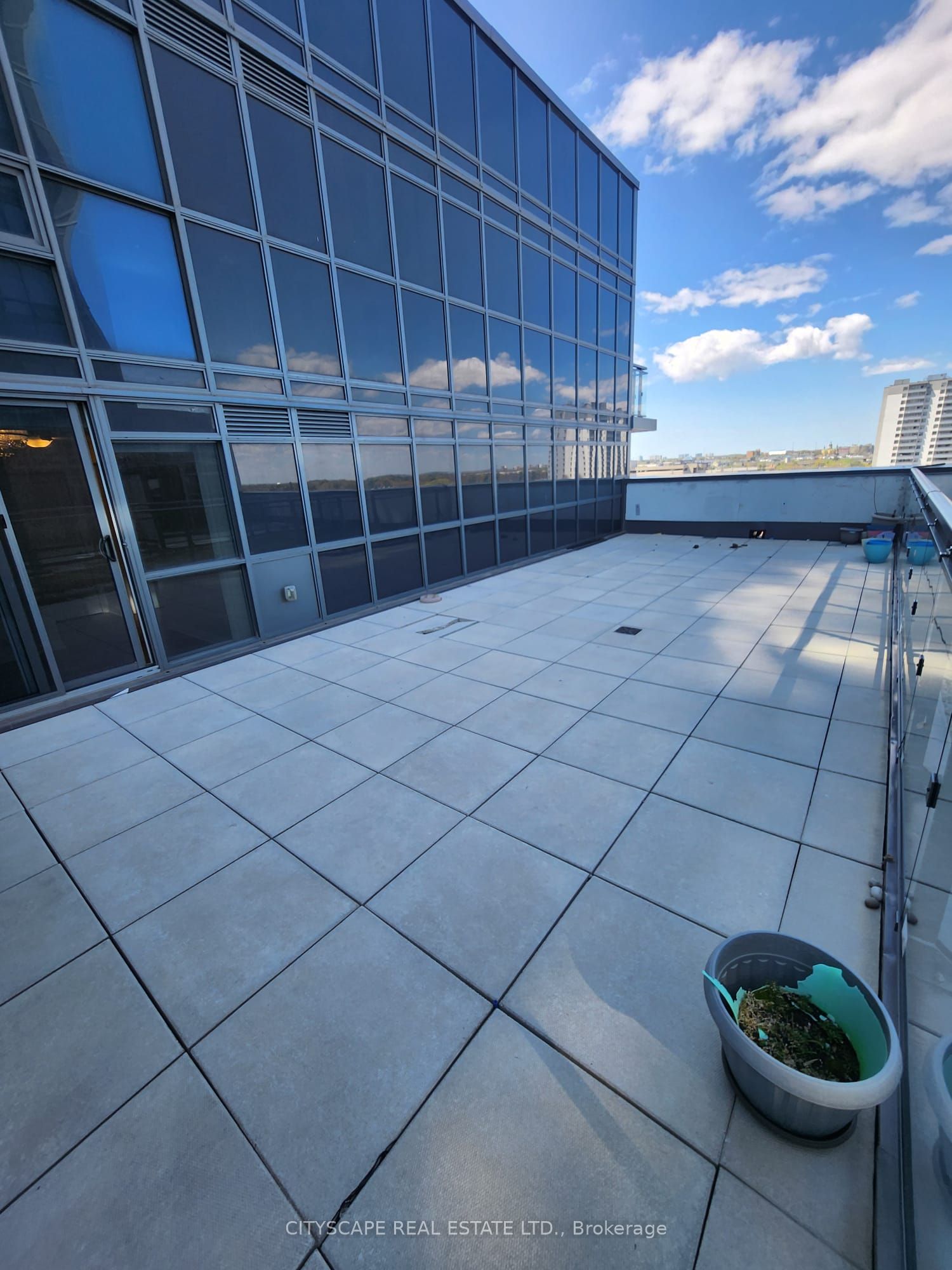 30 MEADOWGLEN Place #616_11
