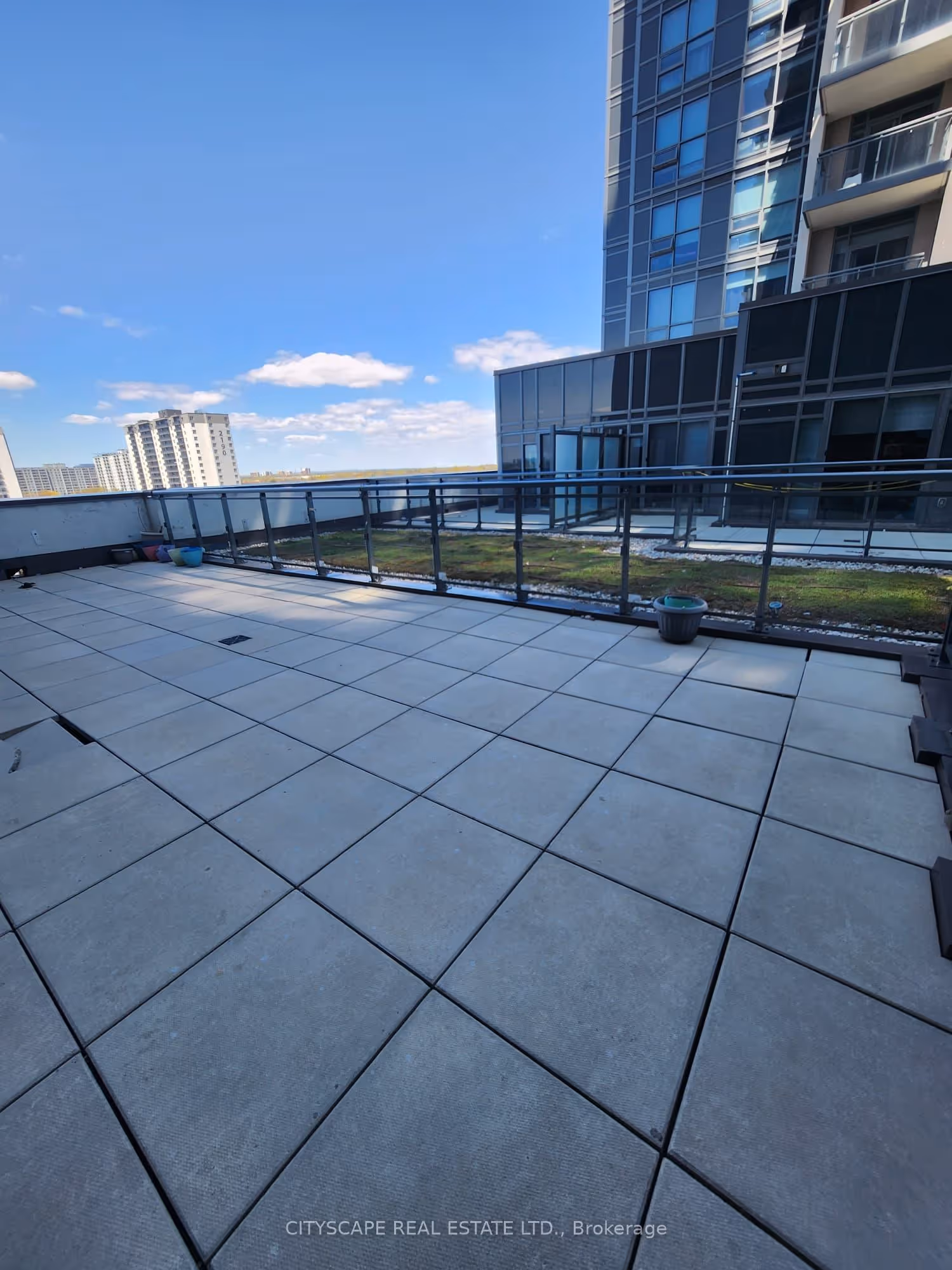 E12138952_9