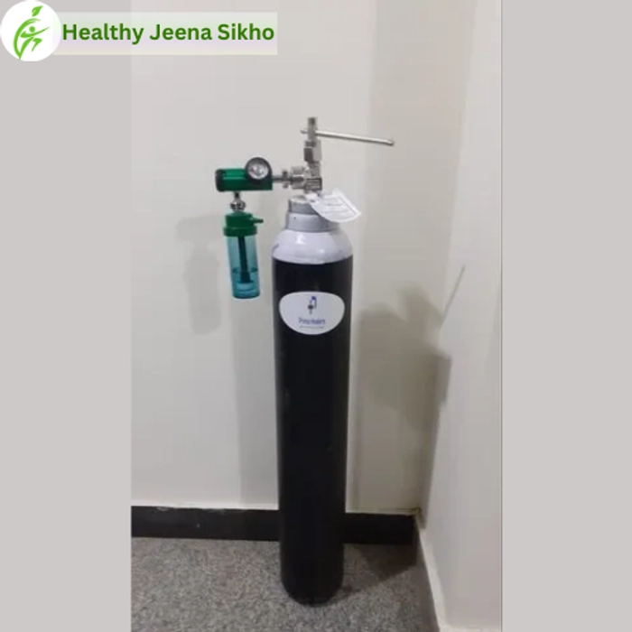 Medical oxygen cylinder with regulator and humidifier bottle for home and hospital use