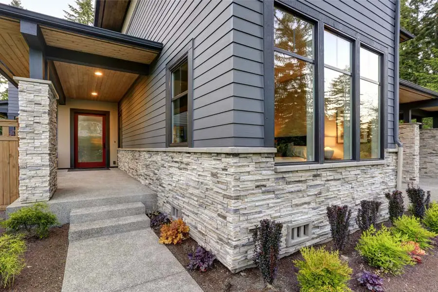 Best Siding for Calgary’s Cold Winters & Temperature Swings