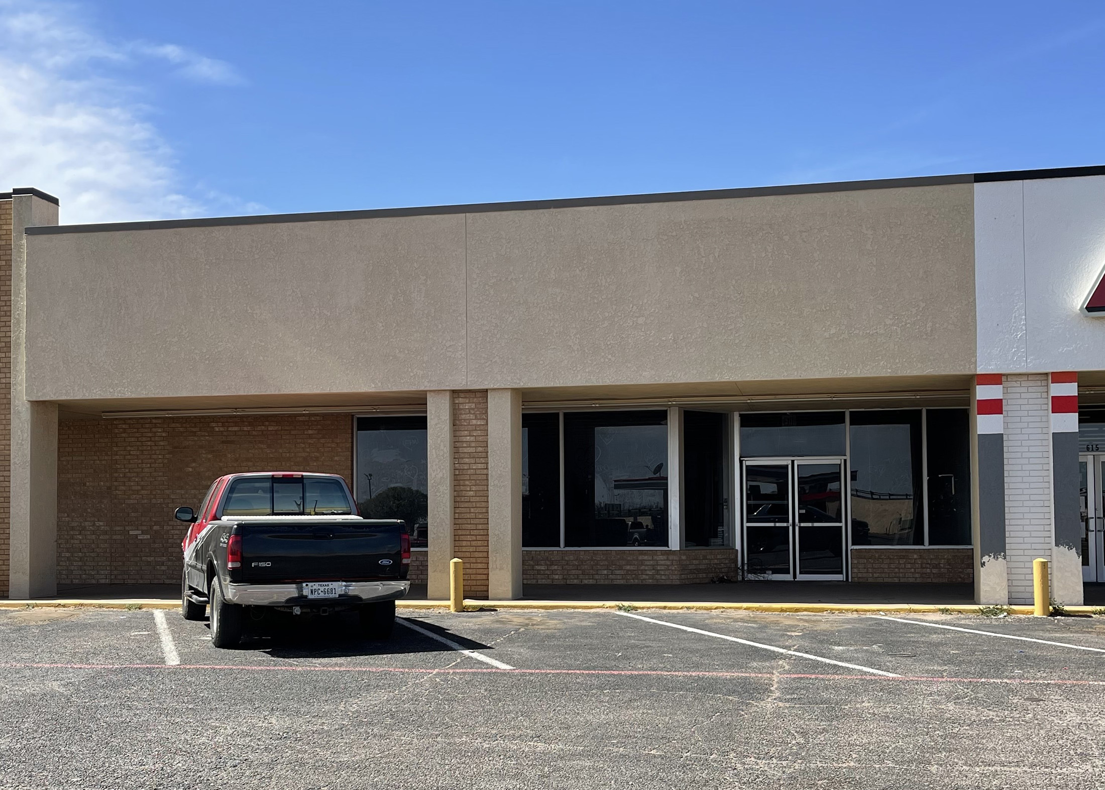 Slaton Plaza shopping center — 6,000 sq ft available shell space in Slaton, Texas
