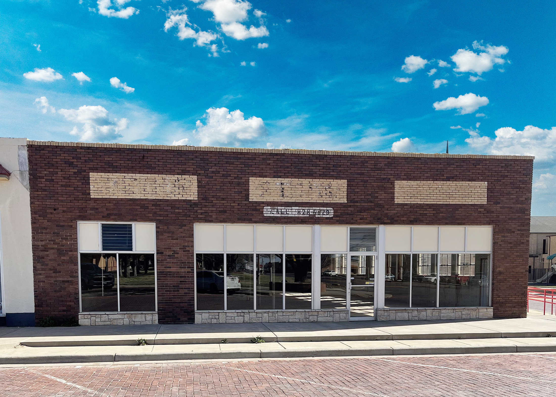 165 W Lubbock Street commercial property on the downtown square in Slaton, Texas