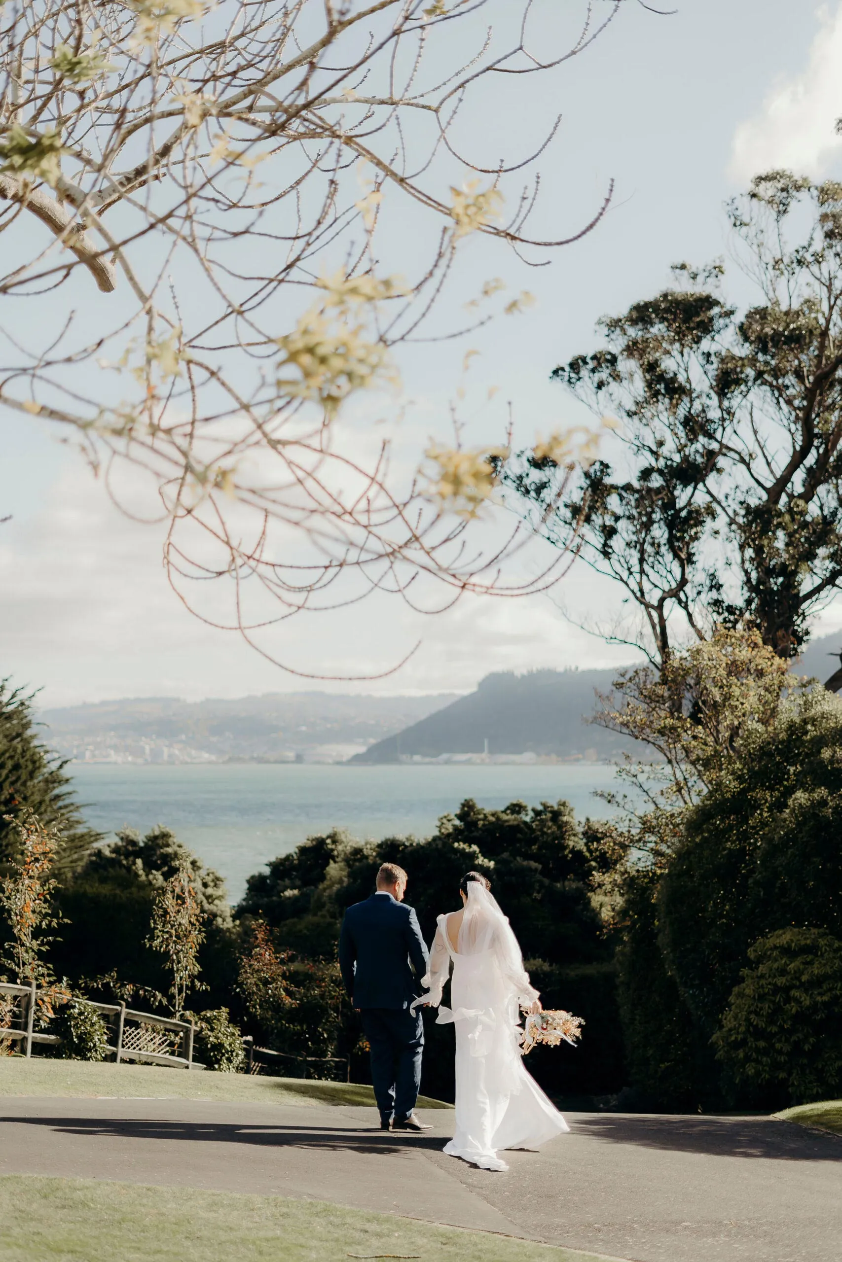 Newly wed couple with harbour views at Glenfalloch
