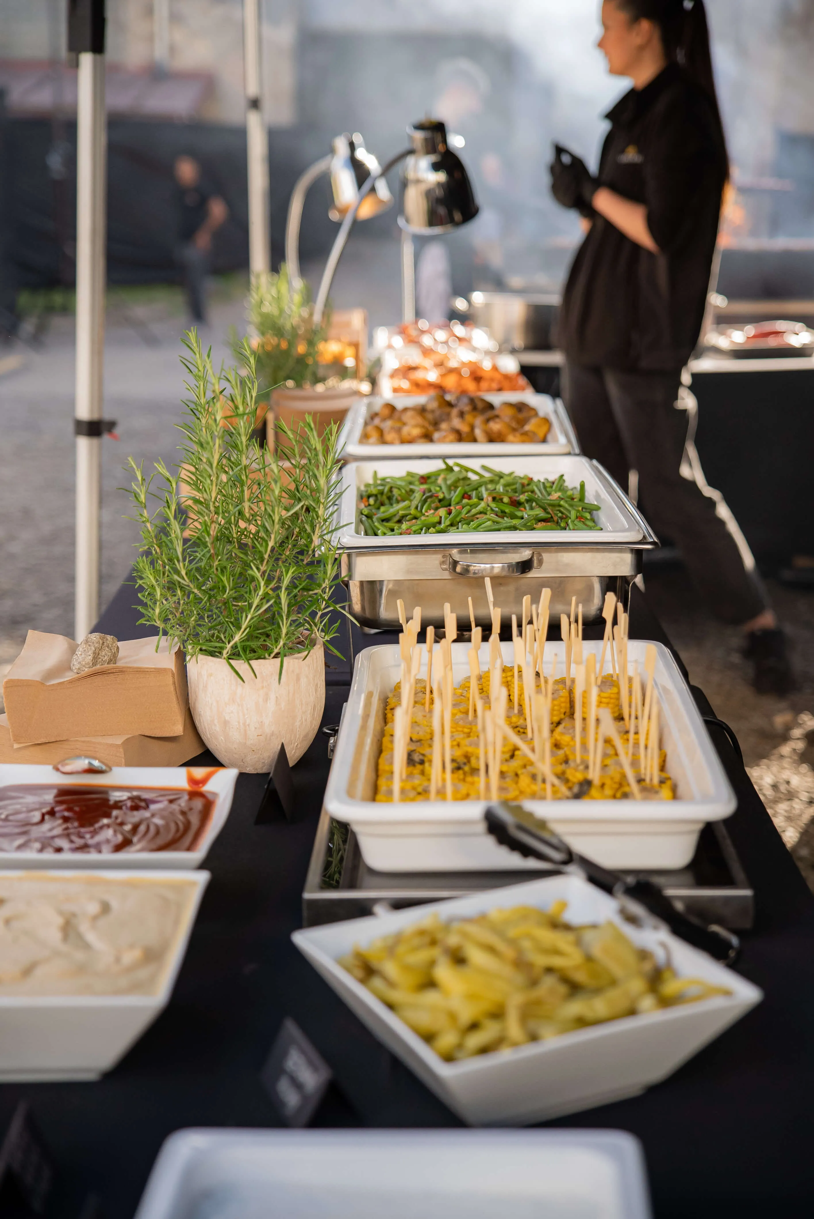 Catering Praha - live stanice, servírovaný catering 