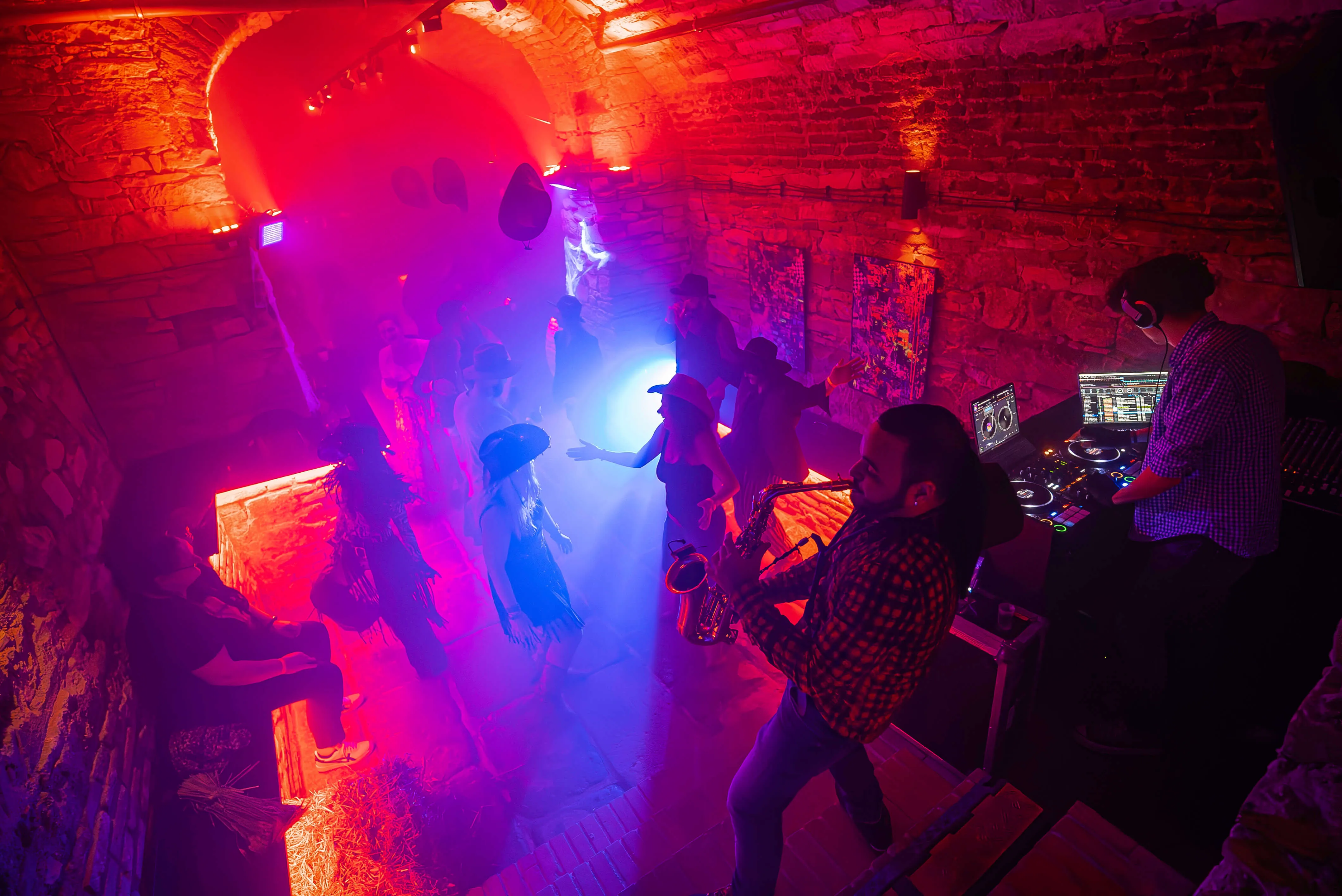 Eventový prostor Praha - vánoční večírek, Wild west, tematický večer, živá hudba, saxofon