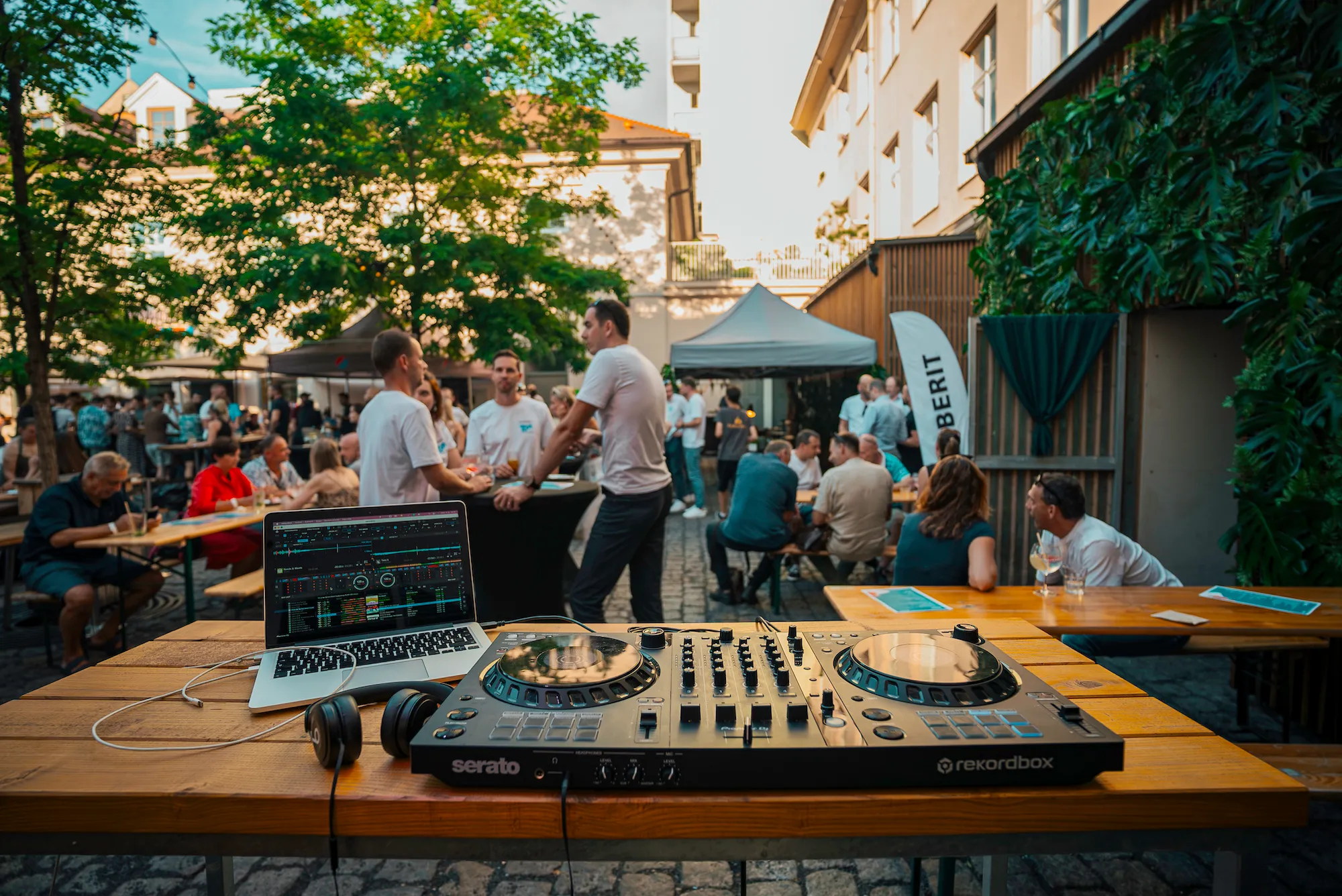 Eventový prostor Praha - dj a živá hudba