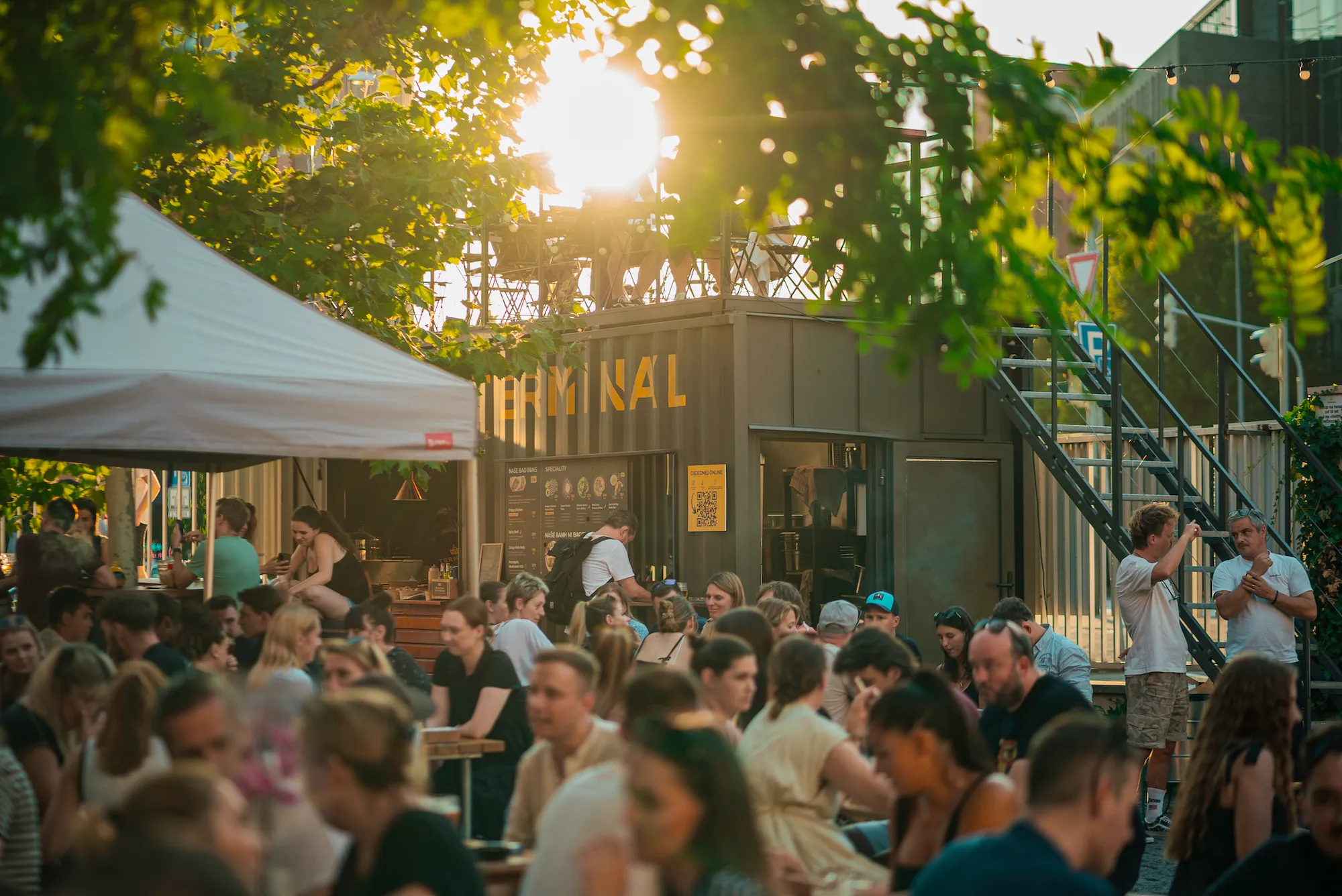 Catering Praha - streetfood na dvorku Dva kohouti 